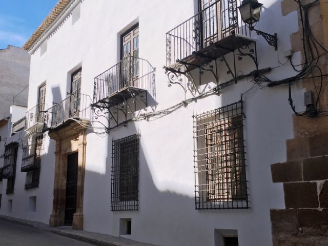 El PSOE lamenta que el PP no contemplara en las obras de remodelación de Villaescusa la retirada de la maraña de cableado que afea la fachada - 4, Foto 4
