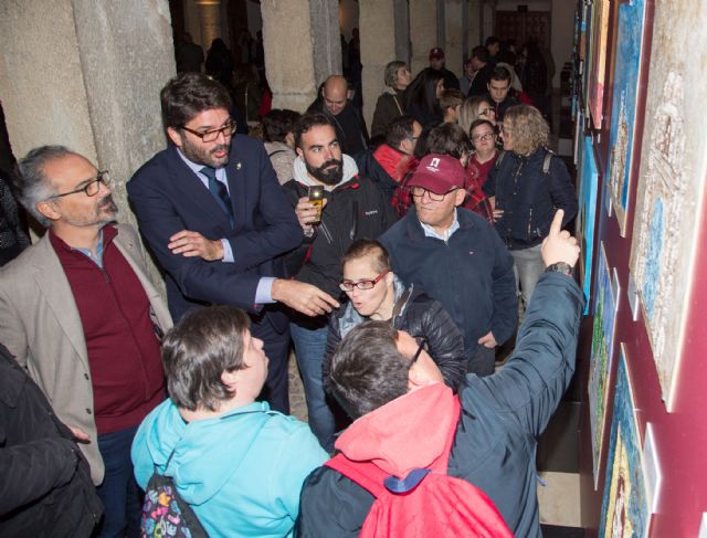 El Claustro del Castillo de Caravaca acoge la exposición 'Camino a la inclusión', con obras realizadas por personas con discapacidad - 2, Foto 2
