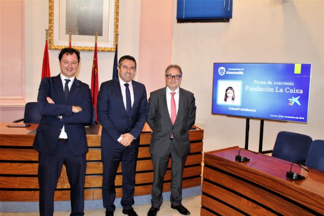 La Obra Social la Caixa y el Ayuntamiento de Alcantarilla refuerzan su alianza para luchar contra la pobreza infantil - 1, Foto 1