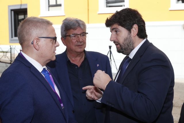 López Miras insta al Gobierno de España a trazar una estrategia nacional para erradicar la pobreza y la exclusión social - 1, Foto 1