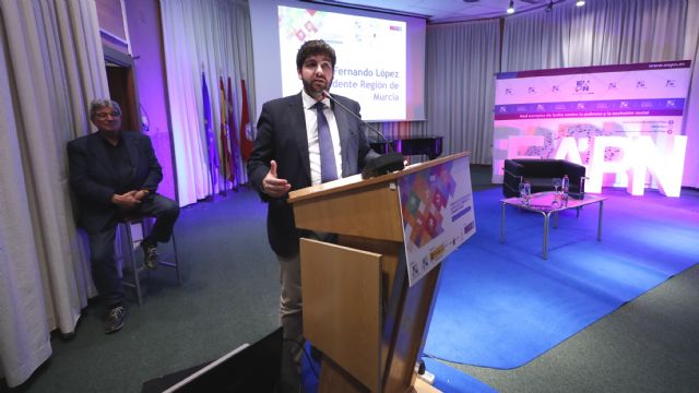 López Miras insta al Gobierno de España a trazar una estrategia nacional para erradicar la pobreza y la exclusión social - 2, Foto 2