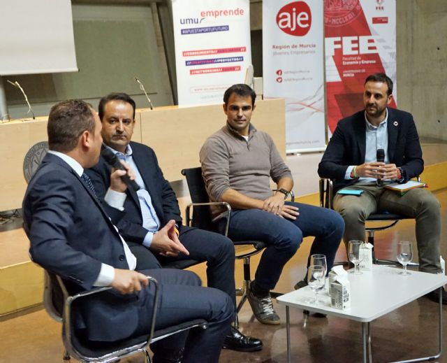 Jóvenes empresarios animan a estudiantes de la UMU a emprender y perseguir sus sueños - 3, Foto 3