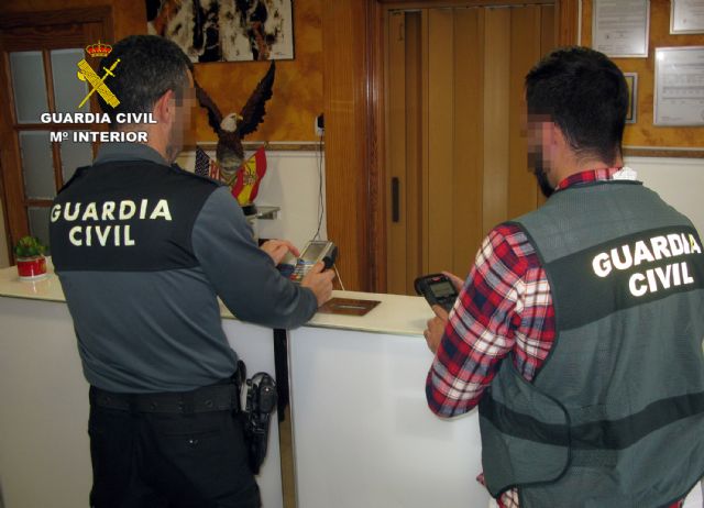La Guardia Civil detiene en San Javier a un clonador de numeración de tarjetas bancarias - 2, Foto 2