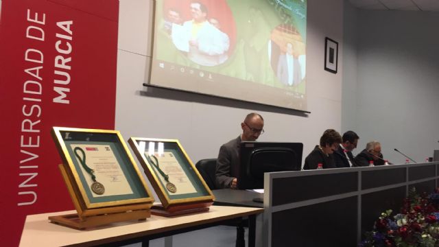 La facultad de Veterinaria de la UMU homenajea a dos de sus trabajadores: José Fernando Sánchez y Juan Antonio Cano - 1, Foto 1