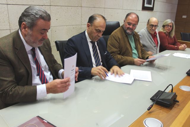The mayor signs the loan of loans for the financing of a large part of the municipal debt for the next 20 years, Foto 4