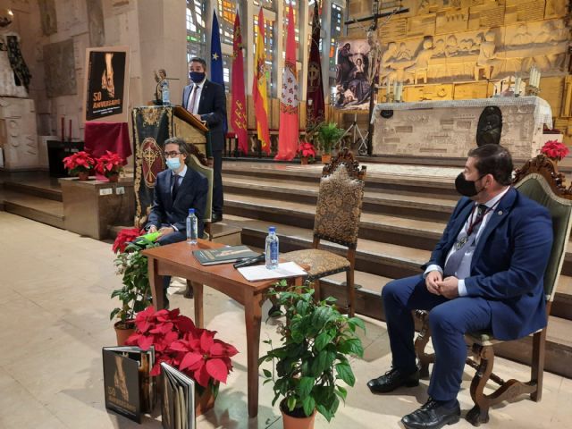 La Junta de Hermandades y Cofradías de Alcantarilla presenta un libro conmemorativo por su 50 aniversario - 2, Foto 2