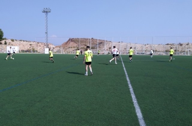 Sustituirán los focos averiados de las torres de iluminación de los campos de fútbol de la Ciudad Deportiva “Valverde Reina”