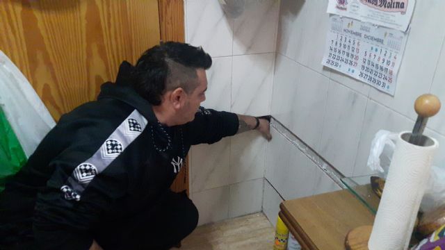 Los vecinos del Quijero sufren el agrietamiento de sus casas, rotura de paredes y hundimiento del suelo por culpa de las obras municipales en su calle - 2, Foto 2