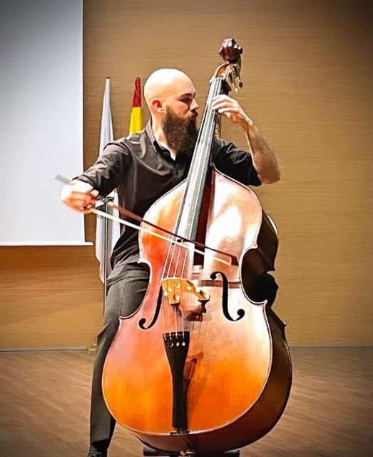 Alfonso Caballero Cobo, alumno del Conservatorio de Música Maestro Jaime López de Molina de Segura, recibe uno de los Premios Extraordinarios de Enseñanzas Artísticas Profesionales de la Región de Murcia - 2, Foto 2