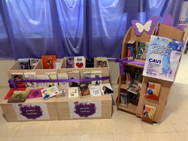 El Rincón Violeta vuelve a la biblioteca municipal ofreciendo obras sobre igualdad y buen trato para conmemorar el 25N - 2, Foto 2