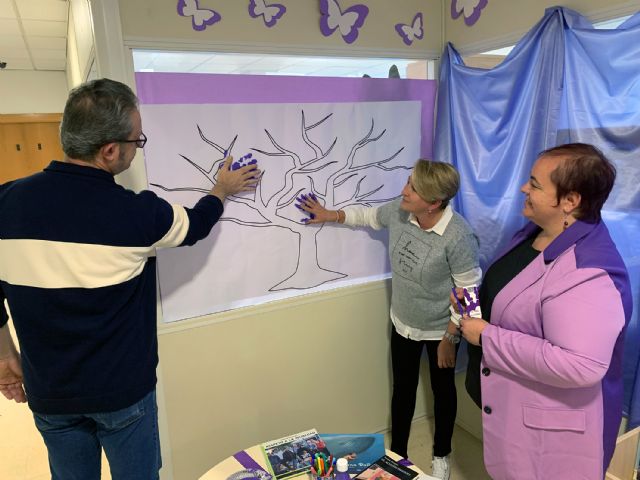 El Rincón Violeta vuelve a la biblioteca municipal ofreciendo obras sobre igualdad y buen trato para conmemorar el 25N - 3, Foto 3