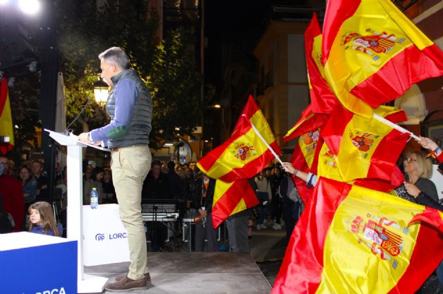 Más de 2.000 personas claman en Lorca en defensa de la democracia y en contra de la amnistía - 1, Foto 1