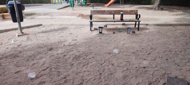 Fulgencio Gil sume a los parques de Lorca y de sus pedanías en un estado de abandono lamentable - 2, Foto 2