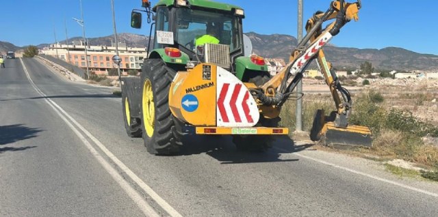 Realizan trabajos de desbroce de la carretera RM-609, desde el enlace de la autovía de Mazarrón al casco urbano, Foto 1