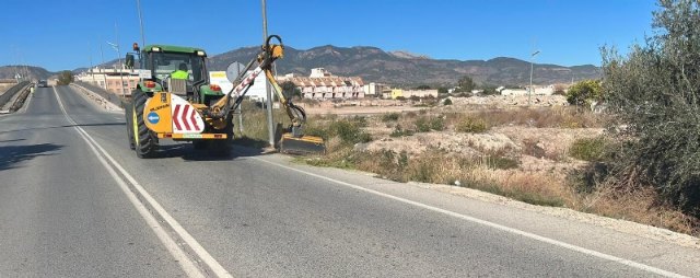 Realizan trabajos de desbroce de la carretera RM-609, desde el enlace de la autovía de Mazarrón al casco urbano, Foto 2