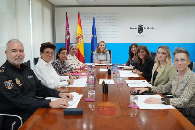 La Comunidad concede las distinciones 25N a proyectos y personas destacadas en la lucha contra la violencia hacia las mujeres - 1, Foto 1