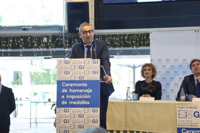 Los Graduados Sociales nombran al rector de la Universidad de Murcia Colegiado de Honor - 1, Foto 1