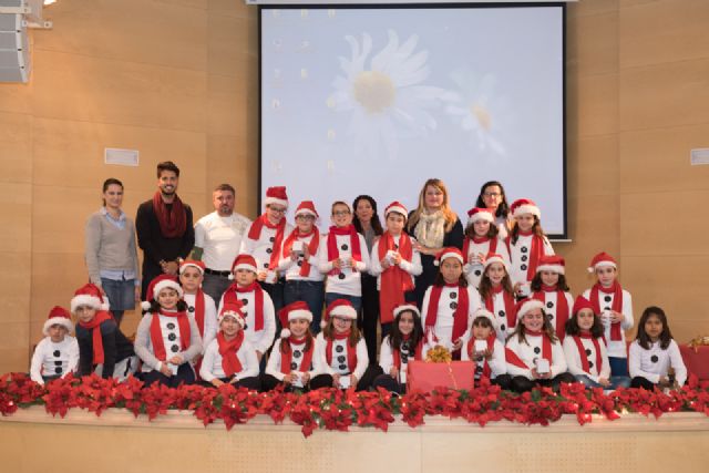 310 escolares cantan a la navidad en el certamen de villancicos, Foto 4