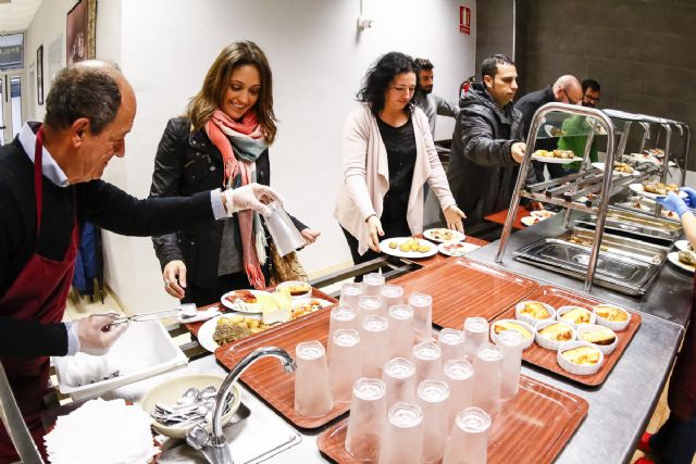 Empresarios cartageneros celebran la Comida de Navidad en el comedor social de Cáritas. - 4, Foto 4