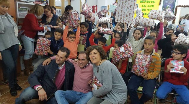 Cartagena por la Caridad lleva ilusión al Frupo la Esperanza - 1, Foto 1