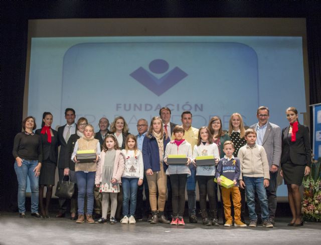 Ms de 1.000 escolares participan en el concurso de cuentos navideños organizado por la Fundacin de Trabajadores de ELPOZO ALIMENTACIN, Foto 1