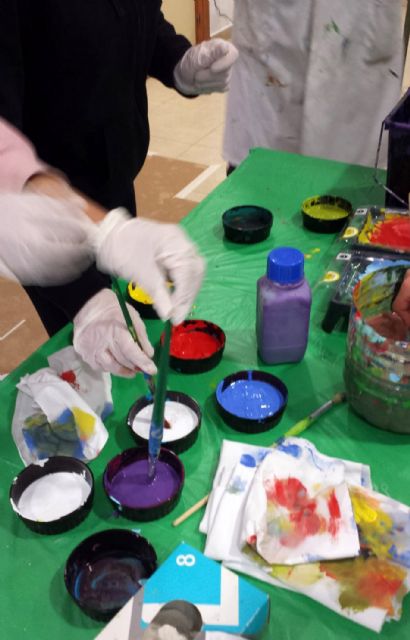 Gran jornada artística en familia para pintar el centro social del barrio del Carmen con un gran mural - 5, Foto 5