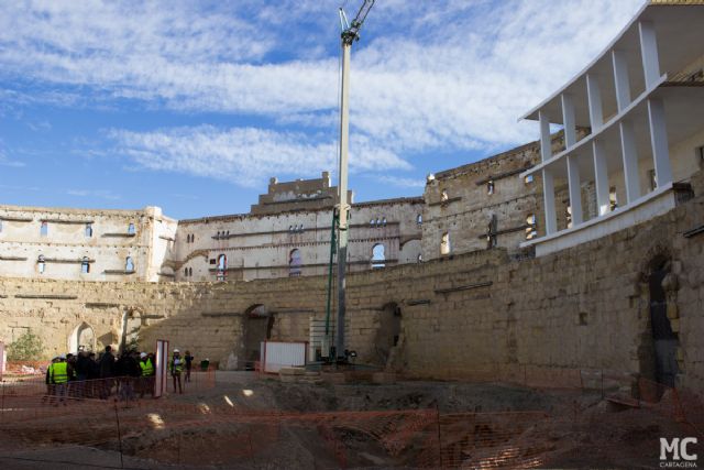 MC Cartagena celebra que su trabajo desde el Gobierno permita conocer las nuevas excavaciones del eje menor del Anfiteatro Romano - 1, Foto 1