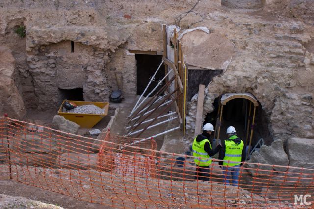 MC Cartagena celebra que su trabajo desde el Gobierno permita conocer las nuevas excavaciones del eje menor del Anfiteatro Romano - 4, Foto 4