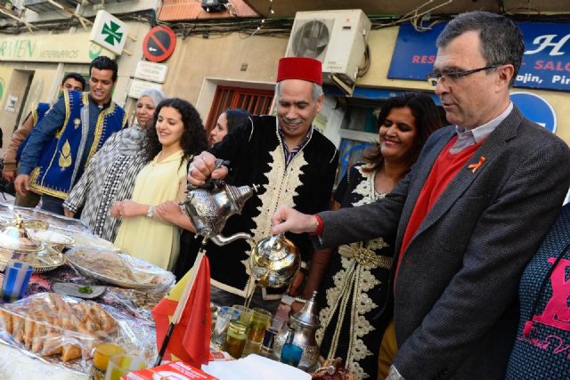 Miles de murcianos visitan la primera edición del mercado internacional Mixtura en el barrio de El Carmen - 1, Foto 1