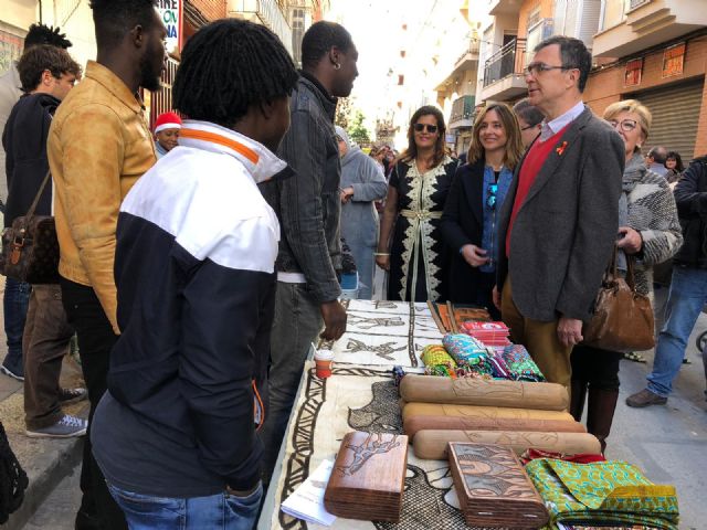 Miles de murcianos visitan la primera edición del mercado internacional Mixtura en el barrio de El Carmen - 2, Foto 2