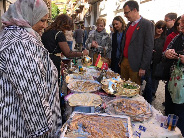 Miles de murcianos visitan la primera edición del mercado internacional Mixtura en el barrio de El Carmen - 3, Foto 3