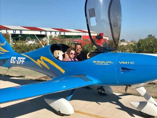 Una veintena de niños disfrutan de paseos en avión gracias a la iniciativa 