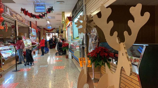 La campaña El árbol de los deseos emplaza a los murcianos a disfrutar de una Navidad segura y sostenible en las ocho plazas de abastos municipales - 5, Foto 5