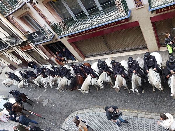 La caballería de la Policía Nacional lleva alimentos para la acción social del Ateneo de Sevilla - 2, Foto 2