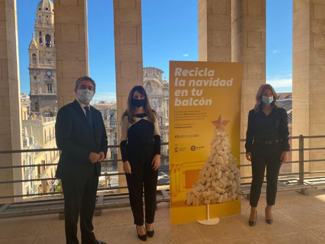 El Ayuntamiento anima a los murcianos a decorar de Navidad sus balcones con materiales reciclados - 1, Foto 1