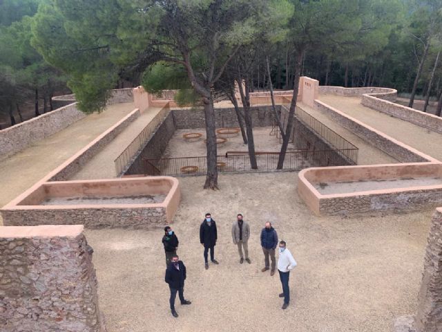 Recuperan la Casa del Avión de Sierra Espuña, un edificio inacabado construido durante la II República, Foto 1