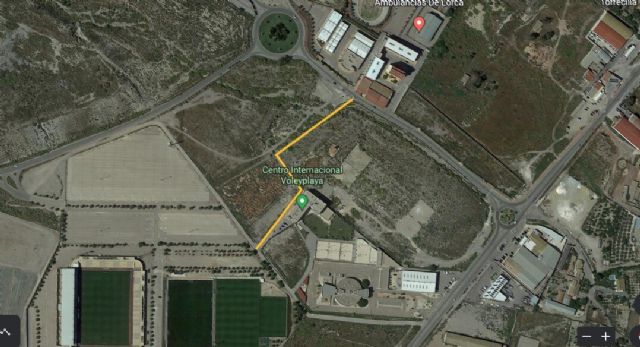 El PP propone adecuar la vía peatonal utilizada a diario por decenas de menores entre la parada de autobús y las instalaciones del Centro de Voley Playa y el Artés Carrasco - 2, Foto 2