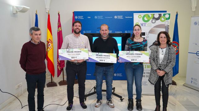 La historia de una familia perdida en Barajas, premio Tesis en 3minutos UPCT - 2, Foto 2