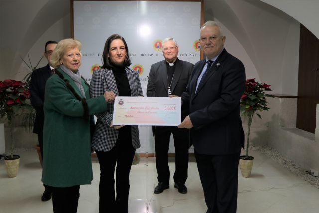 Solidaridad cofrade en favor de la vida: un cheque de 5.000 eurospara RedMadre - 1, Foto 1