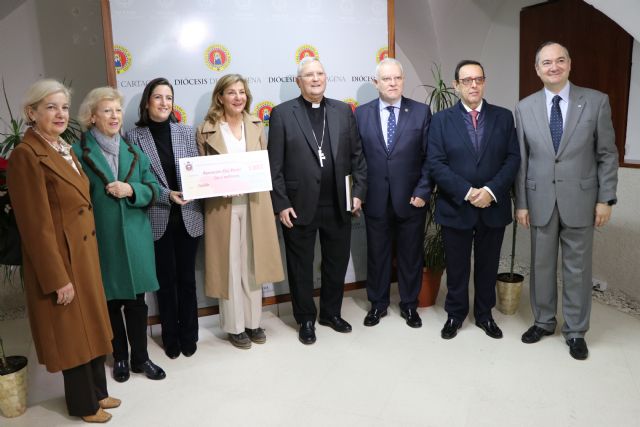 Solidaridad cofrade en favor de la vida: un cheque de 5.000 eurospara RedMadre - 2, Foto 2