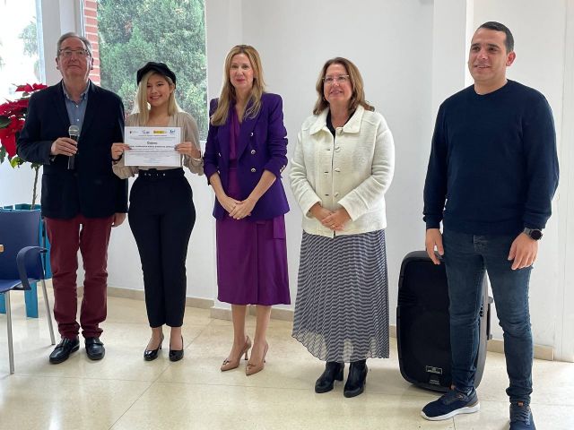 Entrega de diplomas curso mixto de empleo y formación atención sociosanitaria para alumnos/as de garantía juvenil - 2, Foto 2