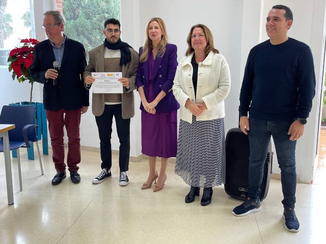 Entrega de diplomas curso mixto de empleo y formación atención sociosanitaria para alumnos/as de garantía juvenil - 3, Foto 3