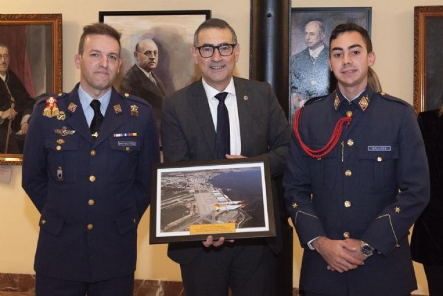 La Academia General del Aire visita la UMU - 2, Foto 2