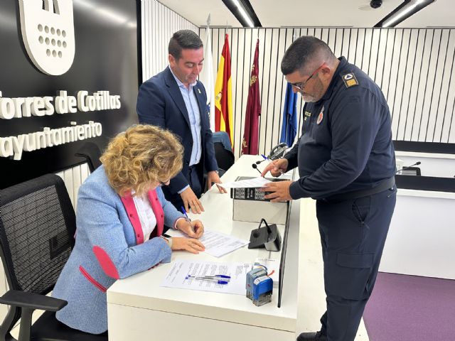 Ocho funcionarios de carrera toman posesión en el Ayuntamiento de Las Torres de Cotillas - 1, Foto 1