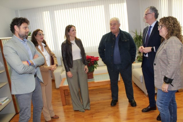 El alcalde y la concejal de Sanidad trasladan las necesidades del municipio a la Consejería de Salud, Foto 1