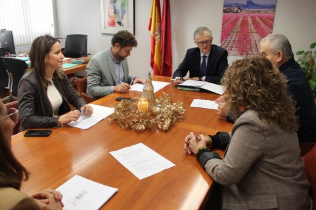 El alcalde y la concejal de Sanidad trasladan las necesidades del municipio a la Consejería de Salud, Foto 4