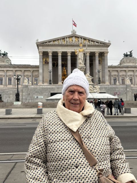 Lucía, de 85 años, cumple su sueño de viajar a Viena en Navidad - 2, Foto 2