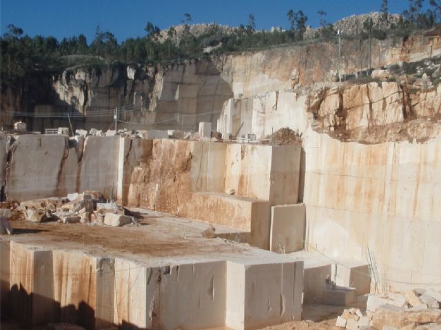 IU-Verdes-Lorca exige socializar los beneficios de las canteras y restaurar los montes - 1, Foto 1