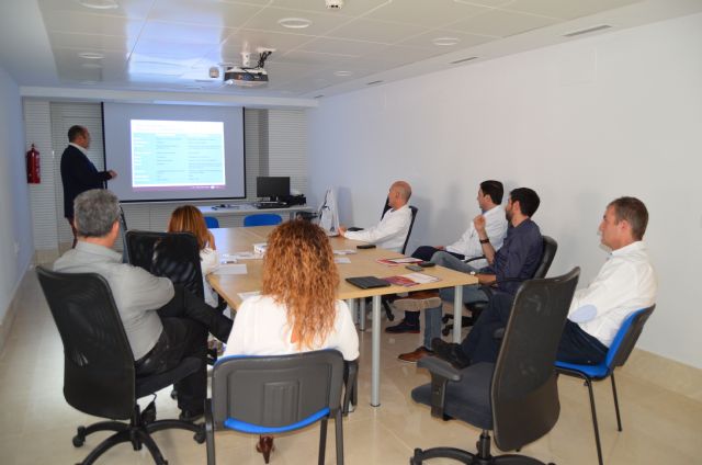 Varios especialistas reunidos en HLA La Vega, Foto 1