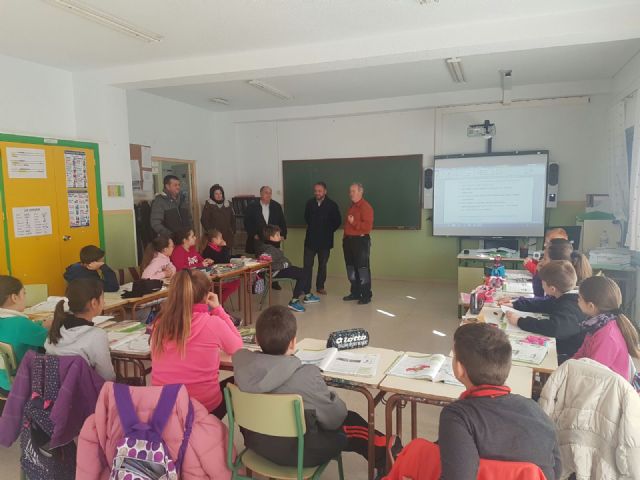 Rafael Gómez visita las instalaciones del CEIP Pedro Martínez Chacas - 1, Foto 1